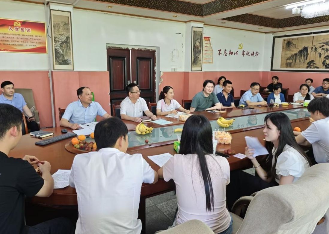 座谈会现场.jpg